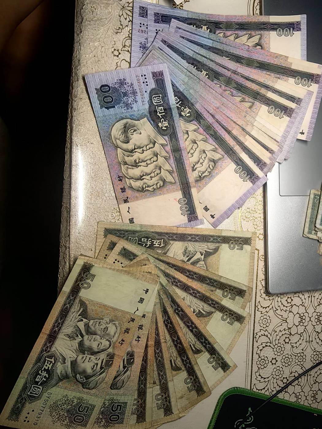 dvubb 图片点击可在新窗口打开查看